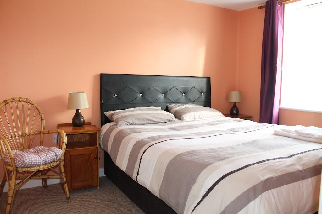 Serviced Apartments Wexford Room photo